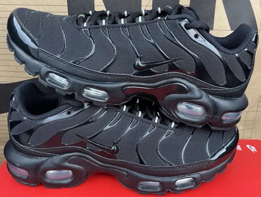 Men’s Nike Air Max Plus …..