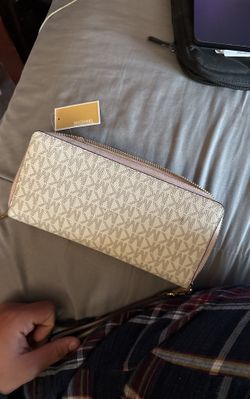 Michael Kors Jet Set Travel Handbag