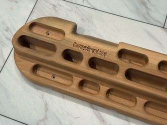 Beastmaker 1000 Series wooden hangboard / fingerboard for rock climbing training.