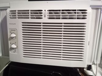 Frigidaire 5,000 BTU Window Unit Air Conditioner