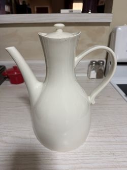 White Porcelain Coffee Pot with Lid