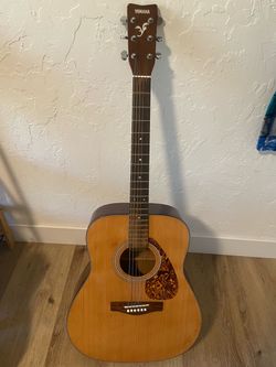Yamaha F325 Dreadnought Acoustic Guitar