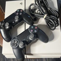 Ps4 and 2 controllers for sell disk drive not working disk stuck in there 