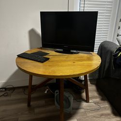 Round Wooden Table & monitor