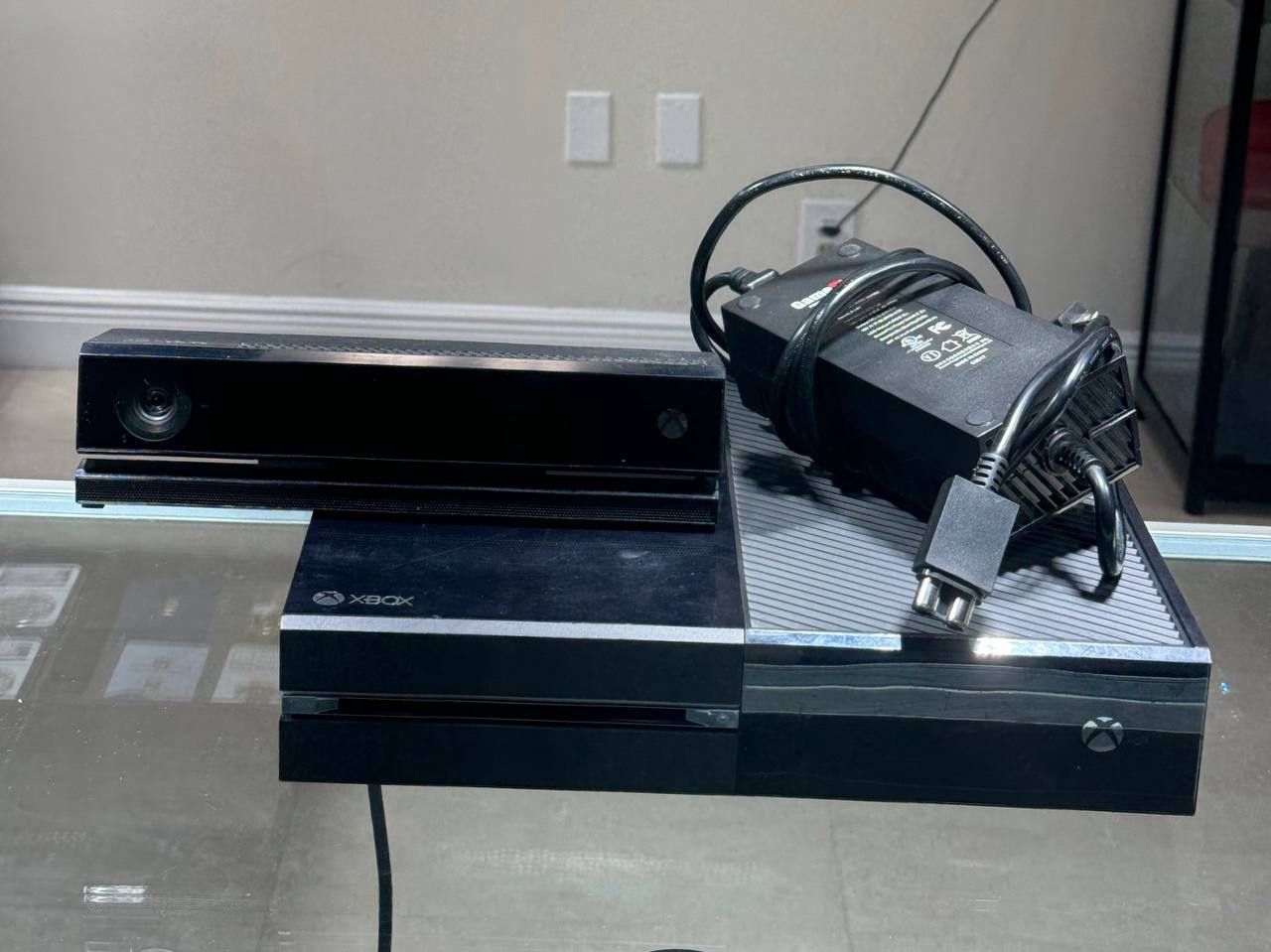 Microsoft Xbox One 500GB Console Gaming System Only Black 1540 with Kinect working