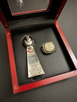 Chicago Bears 1985 Super Bowl Ring With Mini Trophy