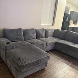 Gray L-Shaped Sectional Sofa w/ Chaise, Cupholders & USB Charging 