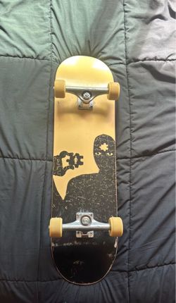 Skateboard 8’ Independent Trucks, Reds bearings, OJ Wheels, Girl Board