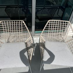 Outdoor Lounge Chairs (2)