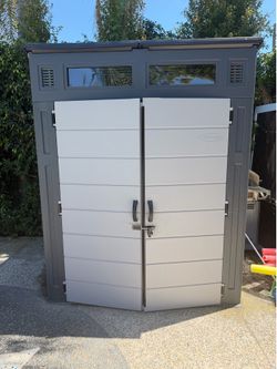 Suncast Modernist 6x5 Storage Shed - Excellent Condition