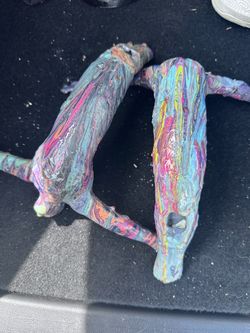 Hanging divers