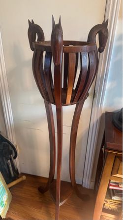 Horse plant stand Damaged