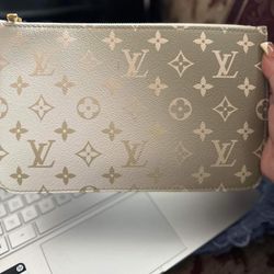 Louis Vuitton Clutch