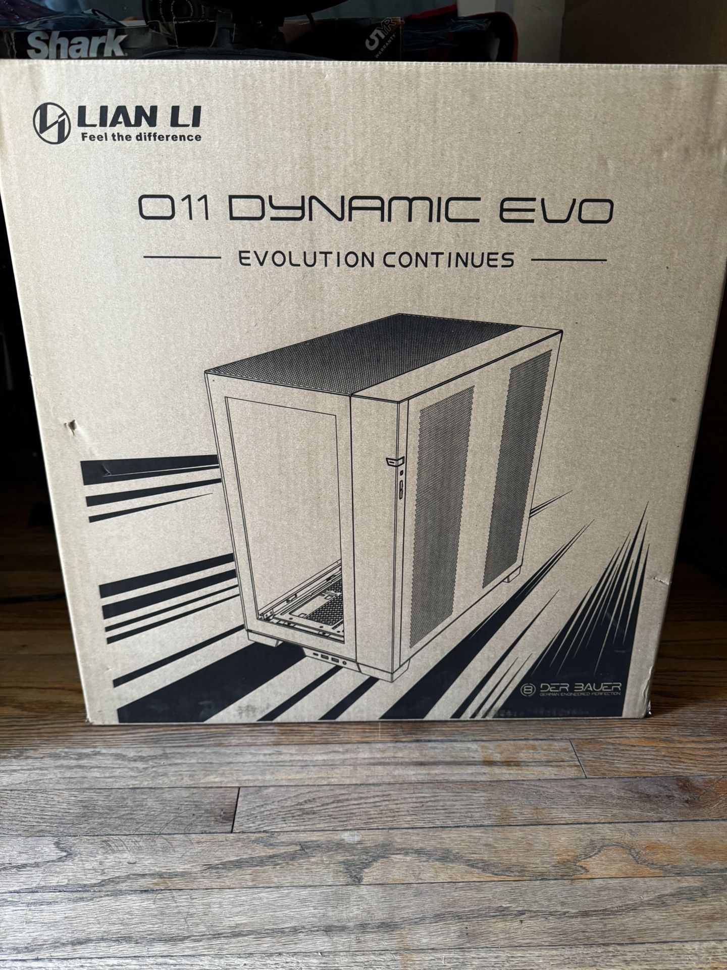 Lian Li 011 Dynamic EVO Tempered Glass ATX Mid-Tower Computer Case - WHITE