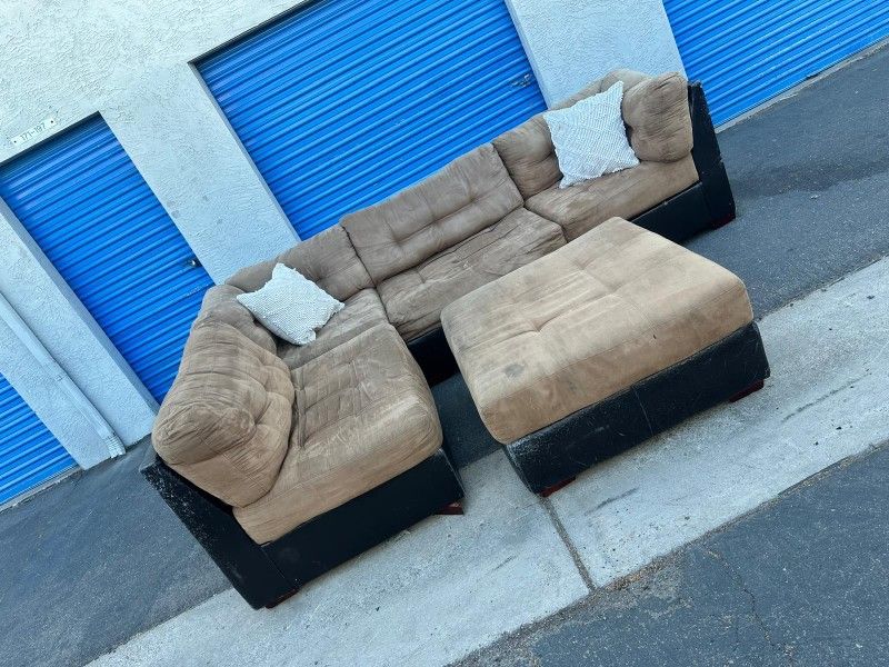 Sectional Couch With Ottoman, 🛋