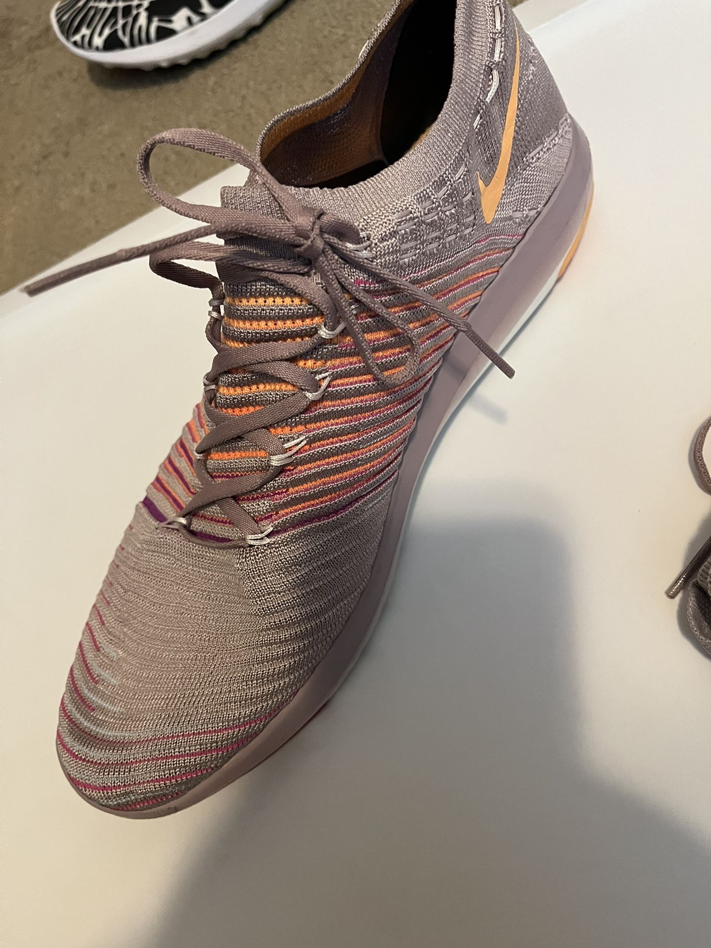 Size 11 Women’s - Nike Free Transform Flyknit