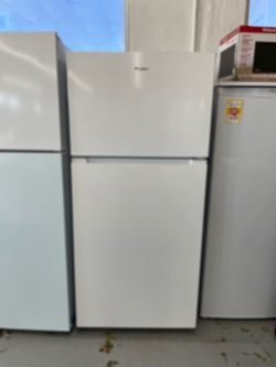New Whirlpool 28” 14 Cu Ft Top Freezer Refrigerator, 1 Years Warranty