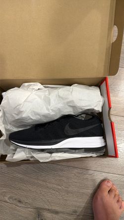 Brand New: Nike Flyknit Trainer - 9.5M