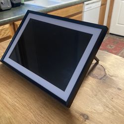 Frameo Electronic Picture Frame