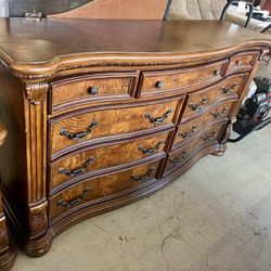 Vanity and 1 Nigthstand/ Dresser drawer/ mirror / 1 nightstand 