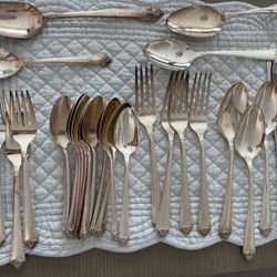 Oneida Morning Rose Vintage Silver Plated Flatware. 30 Pcs Total Accepting Offers