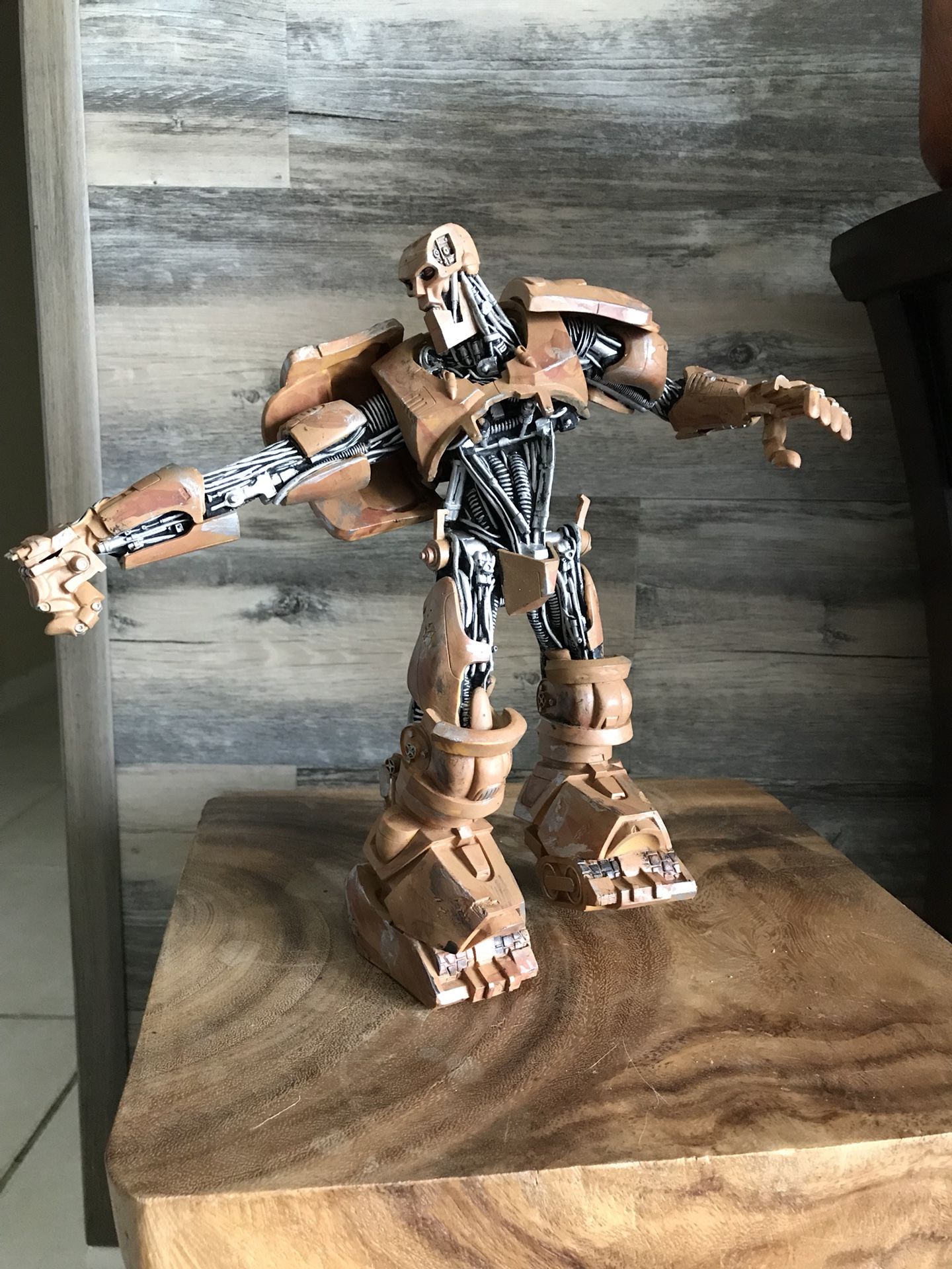 Judge Dredd ABC WAR ROBOT 1/9 scale VINAL MODEL for Sale in