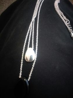 Womens Fashion necklace w silver pendent