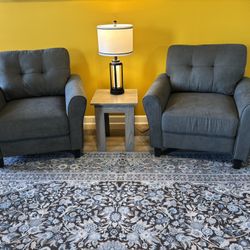 2 Lounge chairs 
