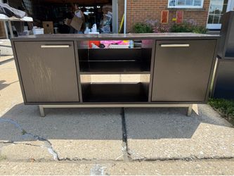 Entertainment center