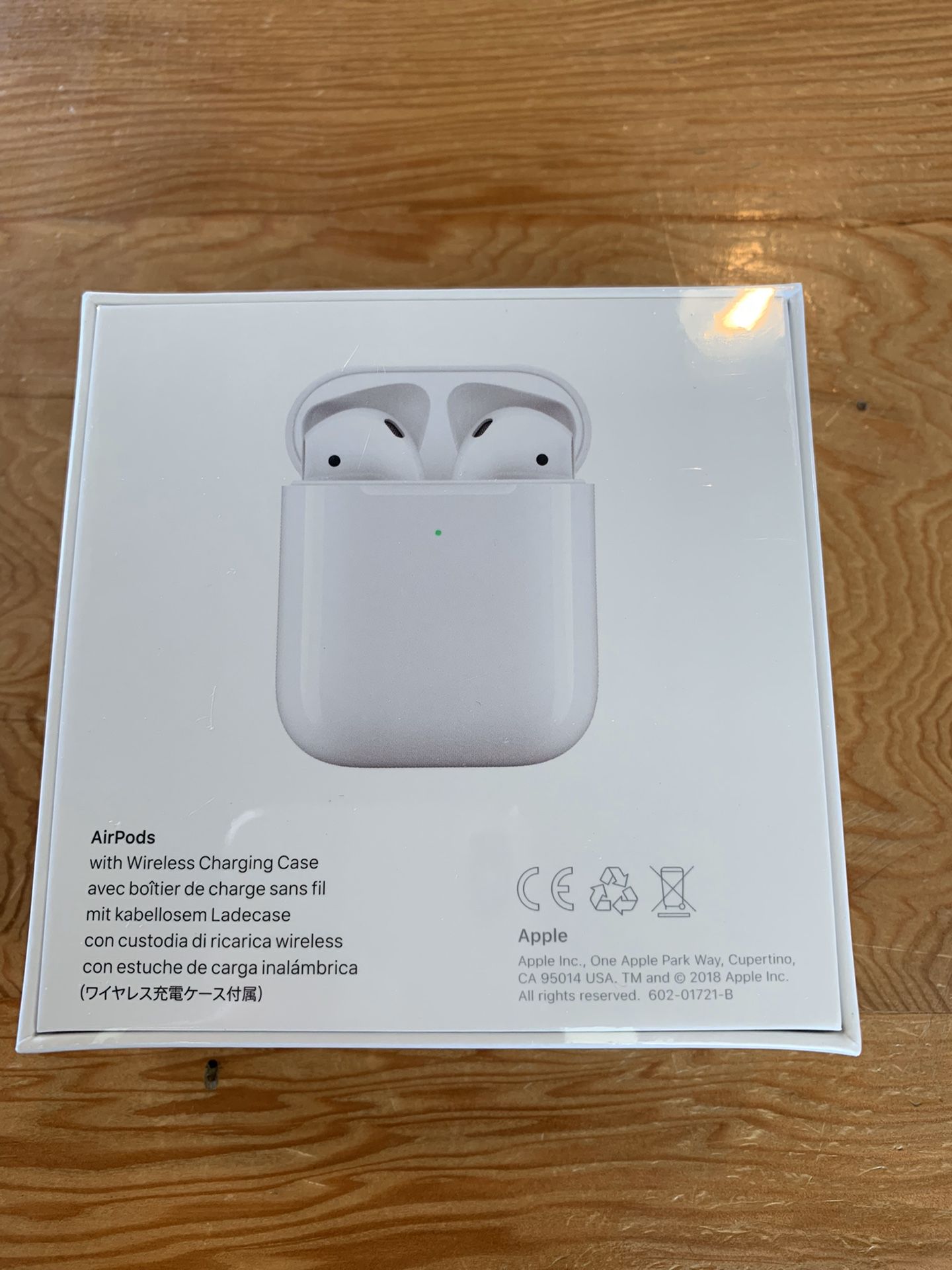 Apple Airpods 2 With Wireless Charging Case/Sealed