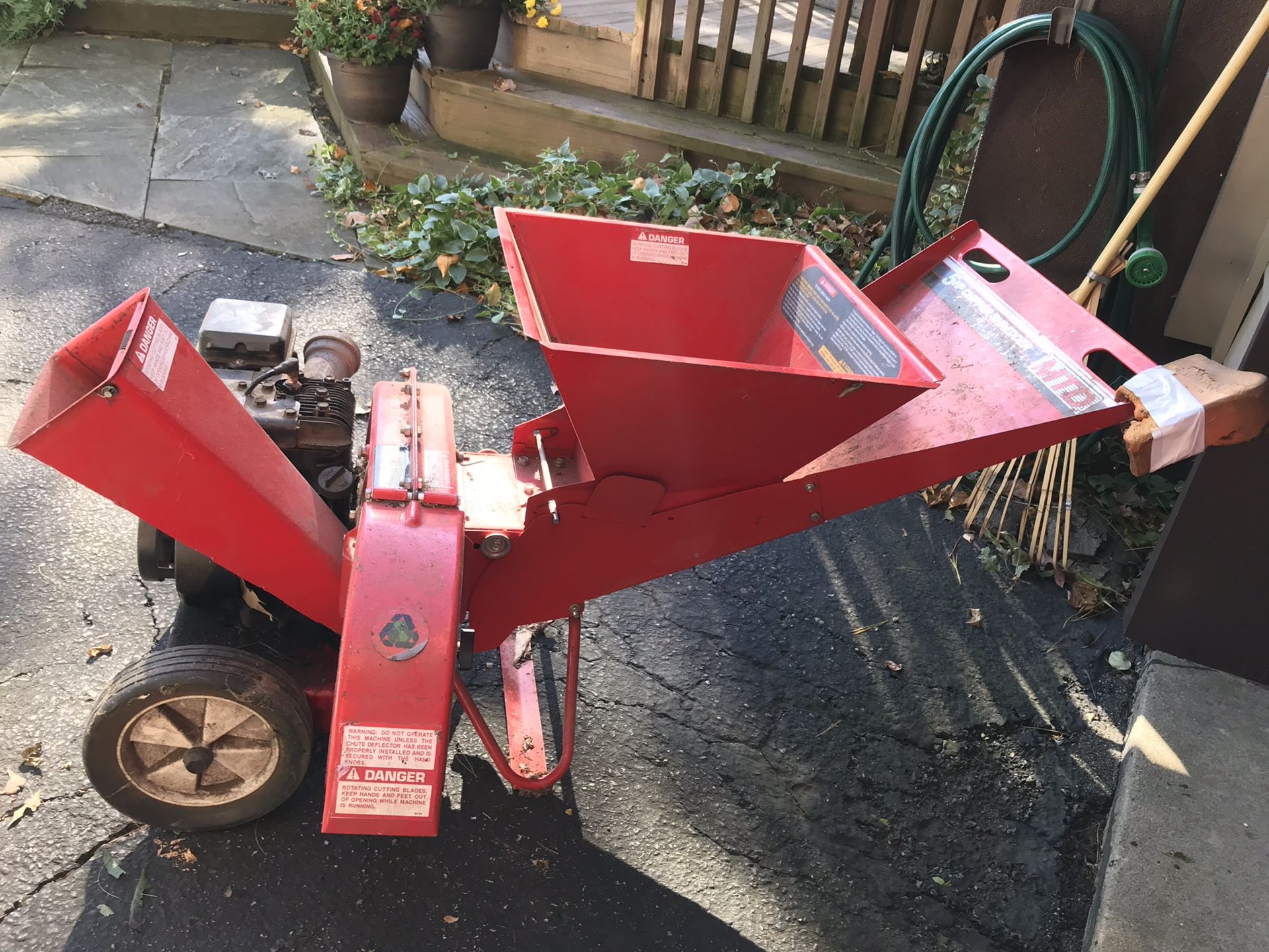 MTD 5HP Wood Chipper/Shredder Briggs & Stratton for Sale in Rockaway