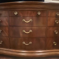 American Drew 9 Drawer Dresser