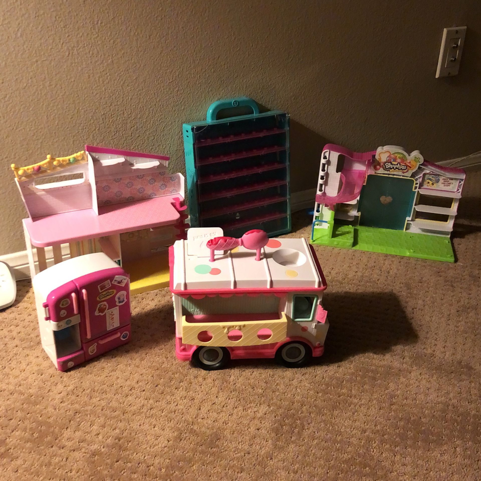 Shopkins Stores And Storage Case