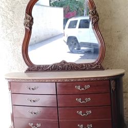 ELEGANT SIX DRAWERS DRESSER WITH MIRROR 