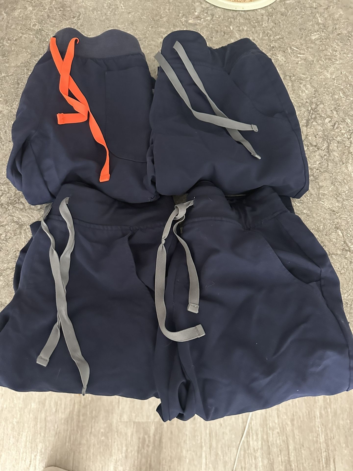 Figs Navy Jogger Scrubs in XS Petite