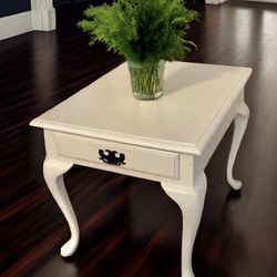 🌿Beautiful Accent Table🌿