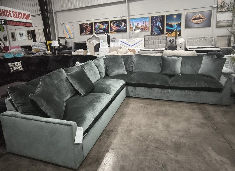 BEAUTIFUL SECCTIONAL