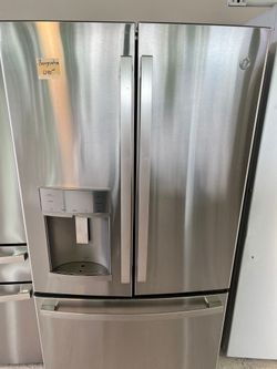 Refrigerator / Refrigerator 