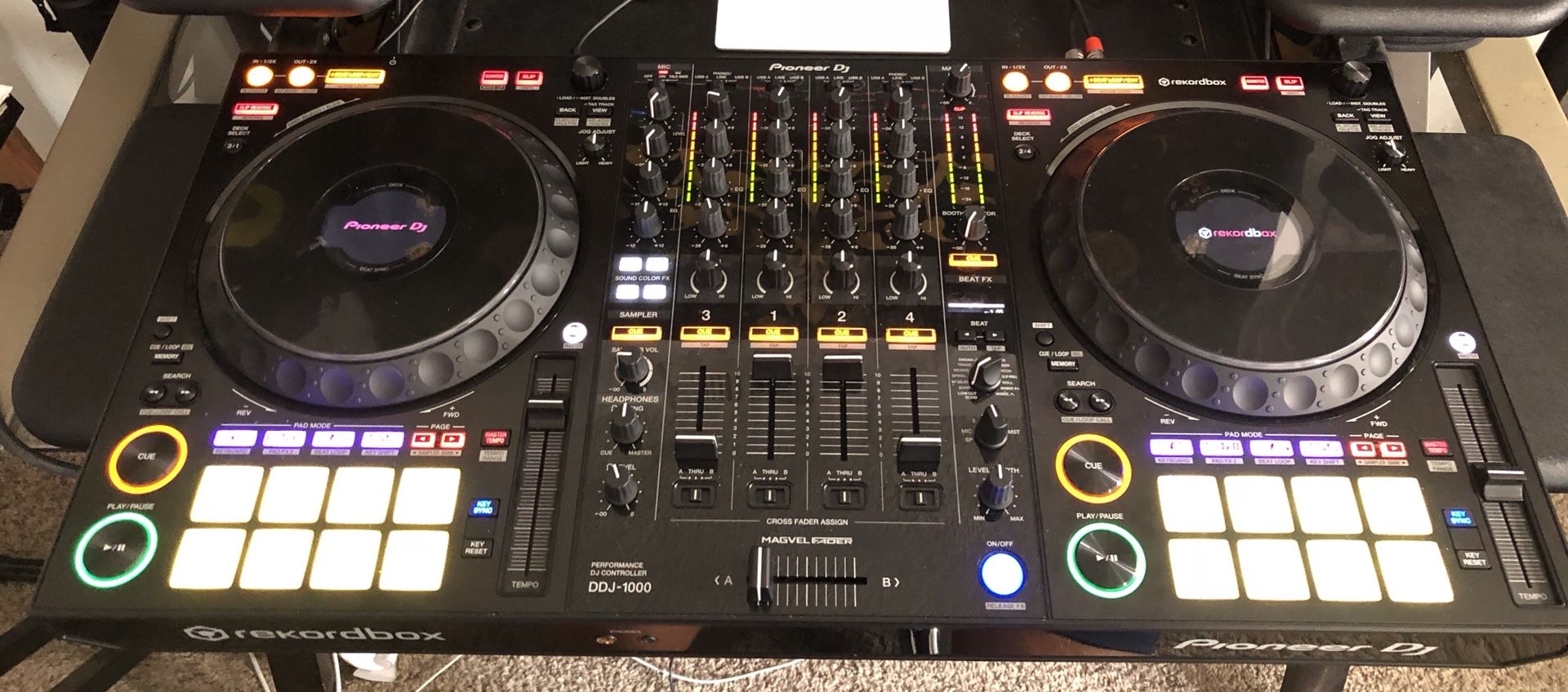 Pioneer DDJ-1000 DJ Controller with Accessories