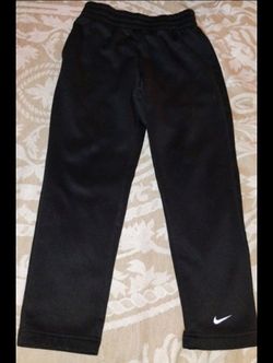 BOYS SIZE MEDIUM 🚫RUNS SMALLER LIKE A SIZE 8🚫Nike Black Sweatpants