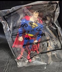 Vintage Disney Goofy McDonalds #6 Collectible 2001 Mini Figure Plush Sealed    The 2001 McDonald's Happy Meal "House of Mouse" Goofy Soft Toy (Toy #6)