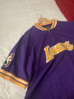 Lakers warm up vintage