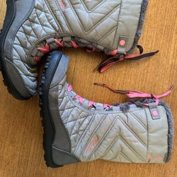 Brand new Columbia Boots girls Youth Size 1