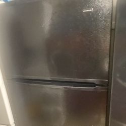 Refrigerator Admiral 