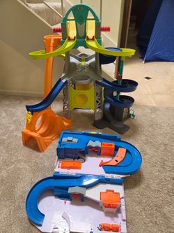 Hot Wheels & Fisher-Price Playset Bundle - Racing Loops Tower & Sto & Go City