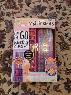 Mystic Knots bracelet maker