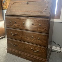 Desk/dressor