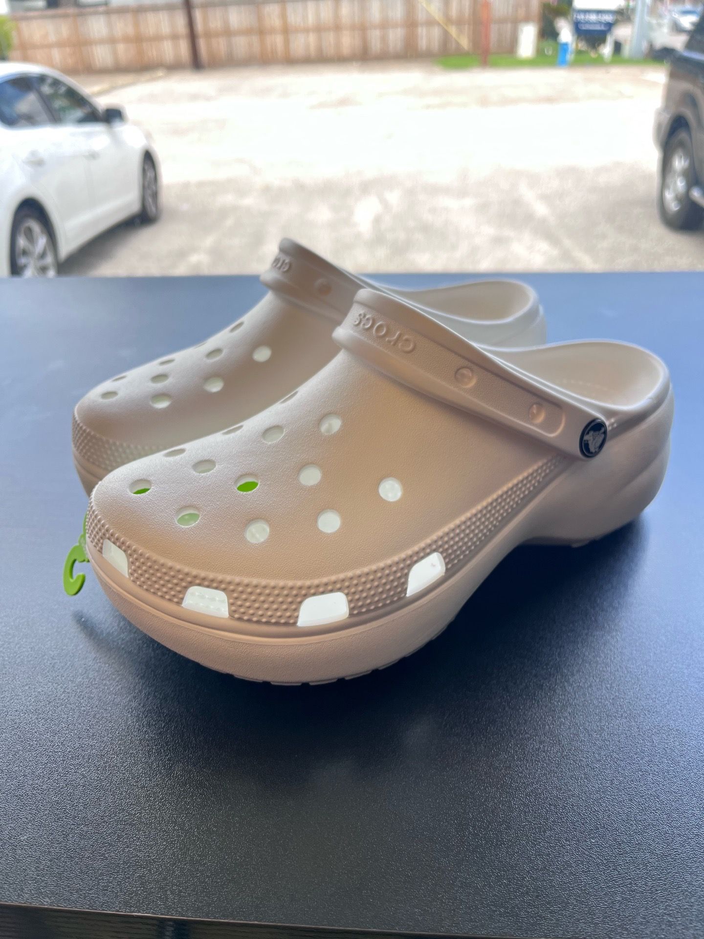 Sz 9W platform crocs
