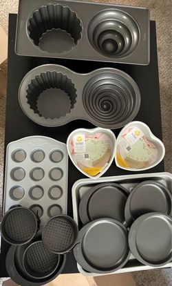 Wilton Bakeware Bundle – Cake Pans & Molds