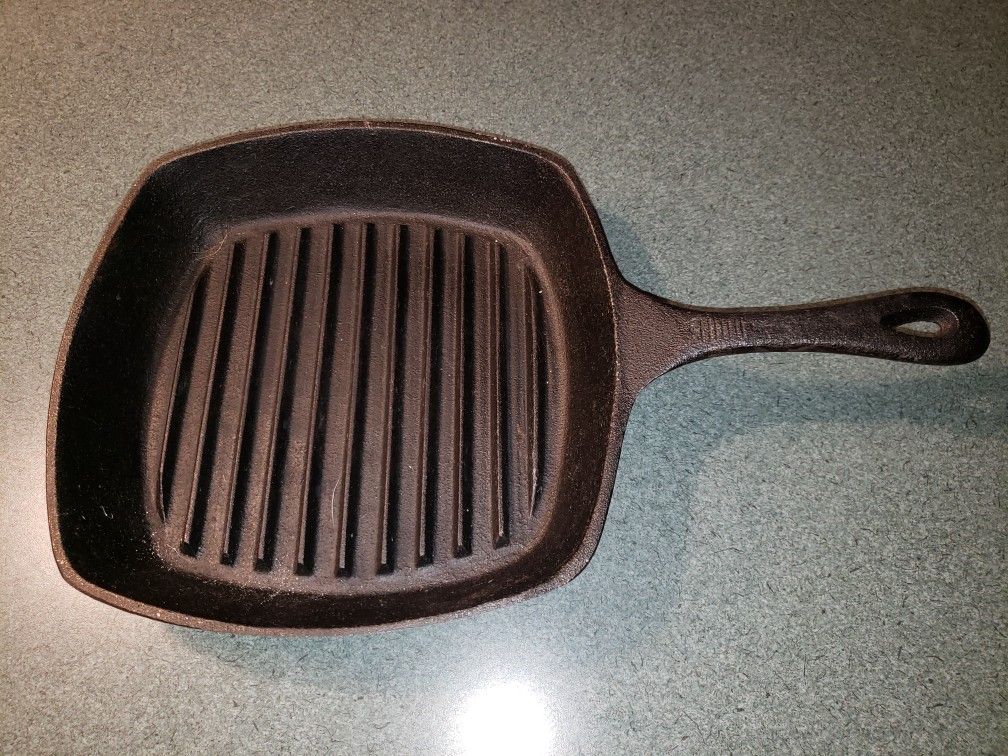 VINTAGE EMERIL CAST IRON FRYING PAN/SKILLET WITH RIBBING